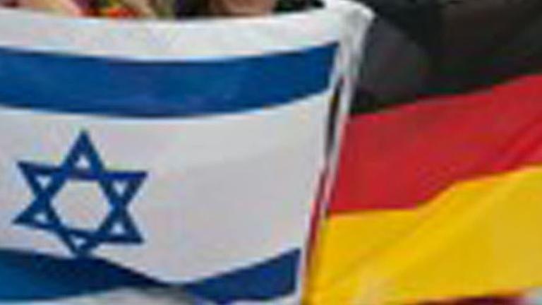 Deutsch-israelische Freundschaft - hier bei einem Fußball-Länderspiel im Mai 2012 in Leipzig Deutsch-israelische Freundschaft - hier bei einem Fußball-Länderspiel im Mai 2012 in Leipzig